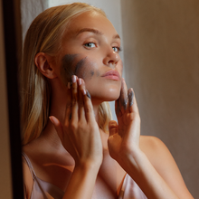 Afbeelding in Gallery-weergave laden, Black Exfoliator gezichtsscrub